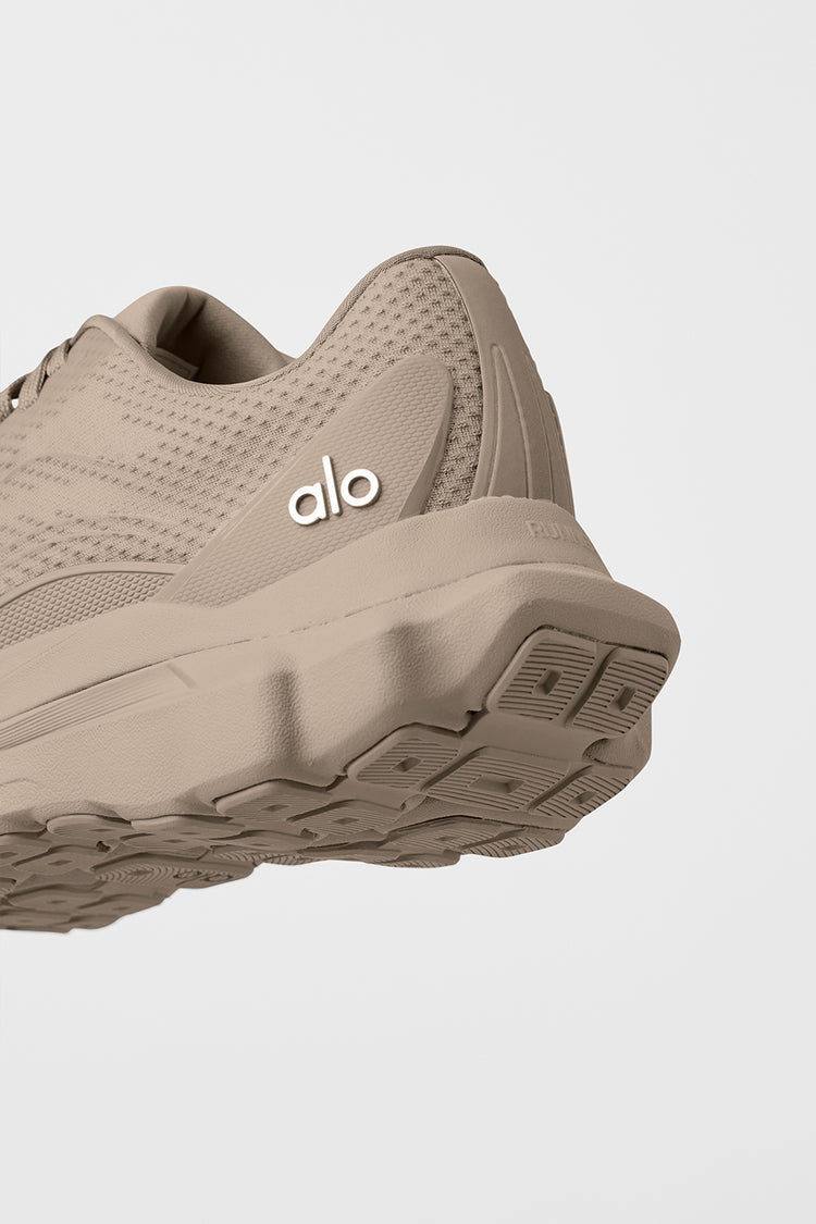ALO YOGA Alo Runner "Beige"