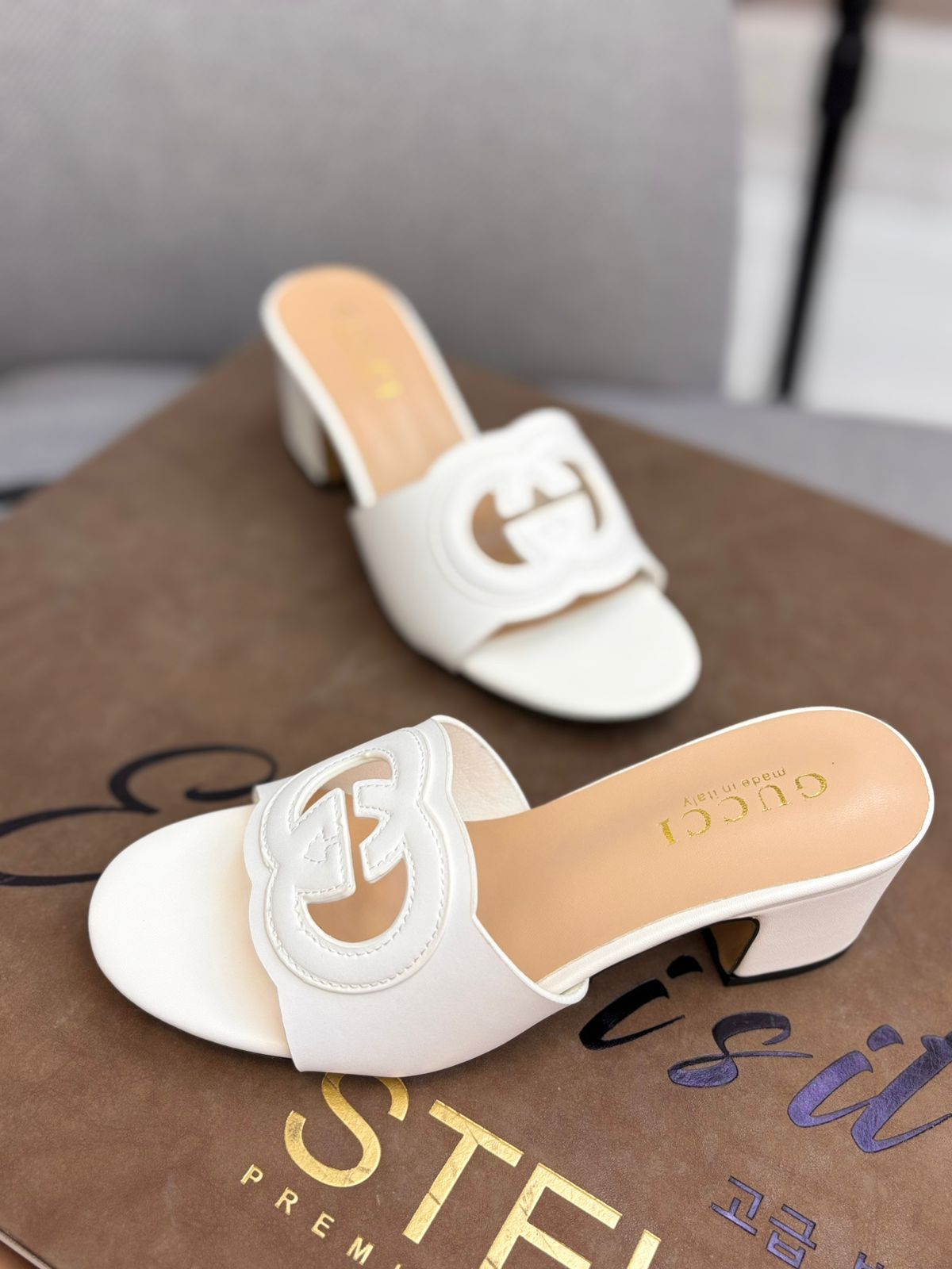 Gucci Interlocking G leather Mules "White"