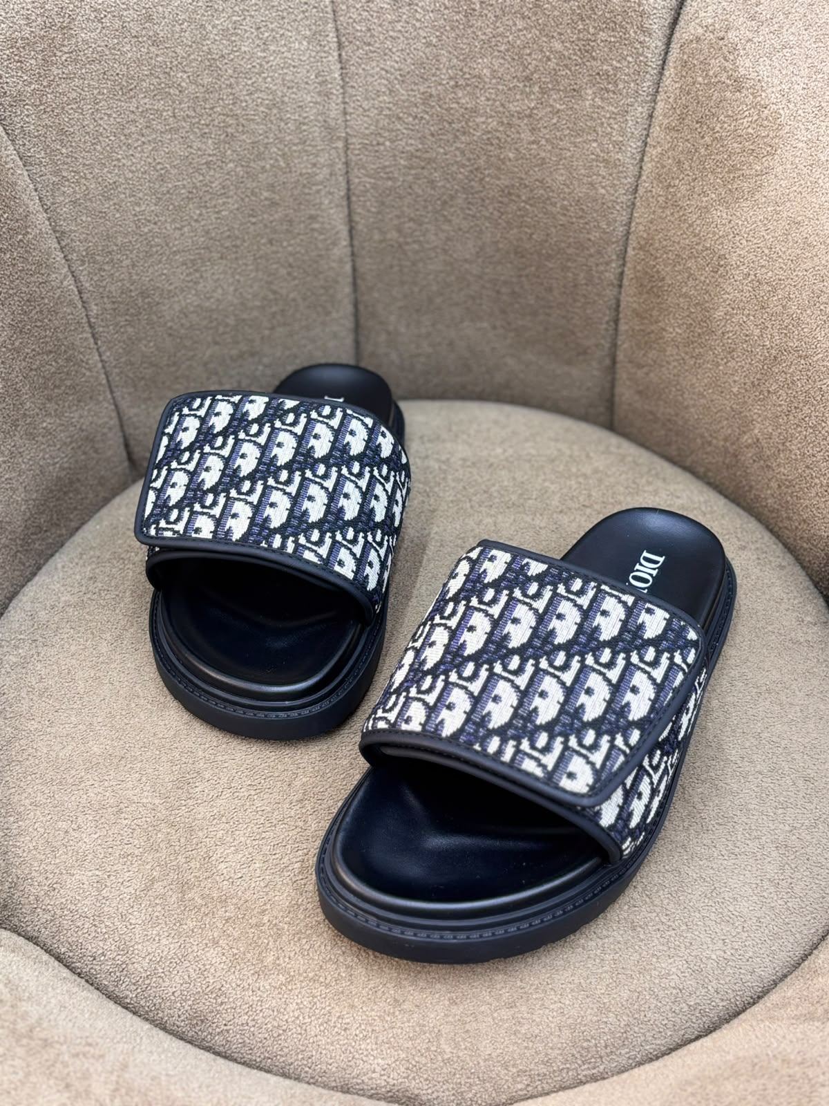 Dior Oblique Jacquard Leather Slides – Off-White / Dark Navy
