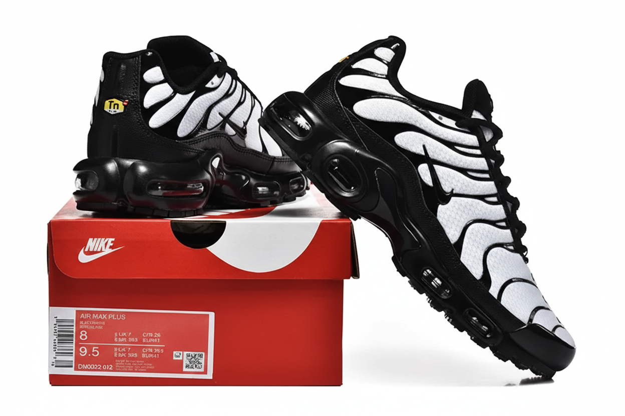 Nike Air Max Plus || Black, White