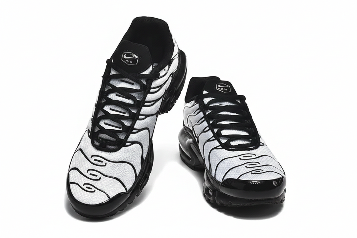 Nike Air Max Plus || Black, White