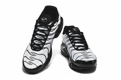 Nike Air Max Plus || Black, White