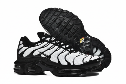 Nike Air Max Plus || Black, White