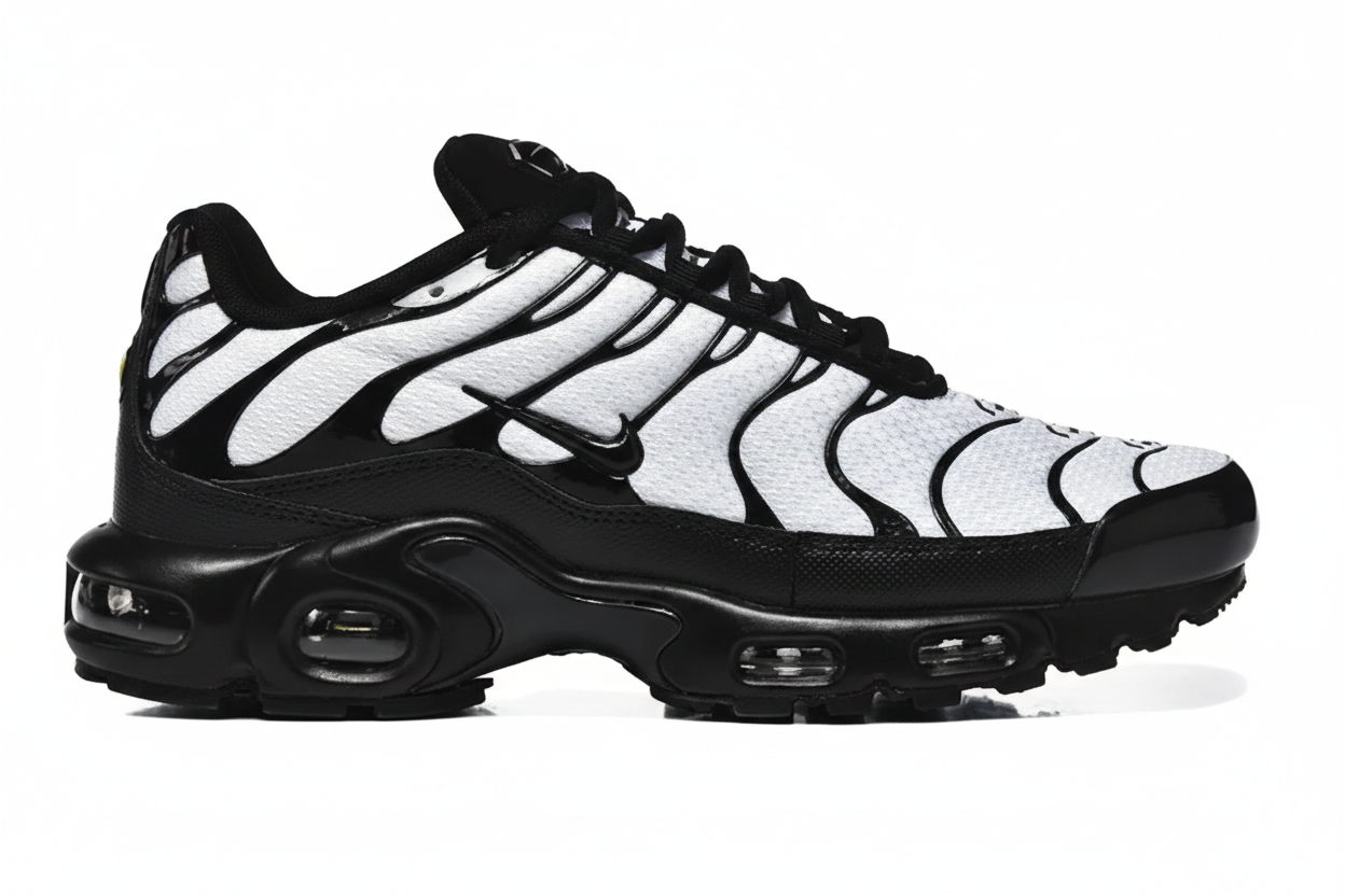 Nike Air Max Plus || Black, White