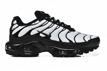 Nike Air Max Plus || Black, White