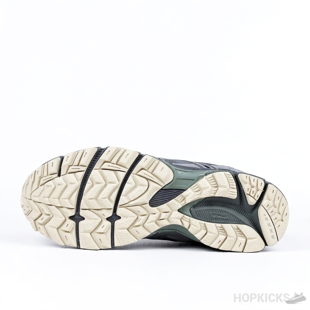 ASICS Gel-Kahana 8 "Graphite grey/Black'
