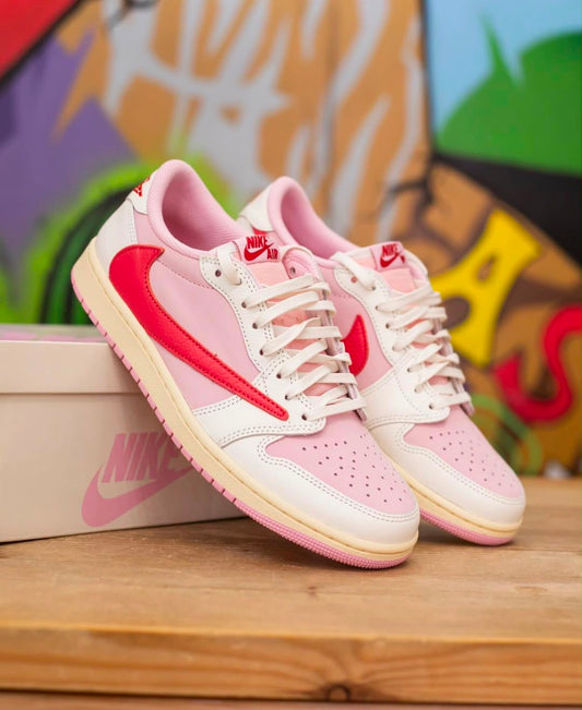 Jordan 1 Retro Low OG SP
Travis Scott Sail Tropical Pink