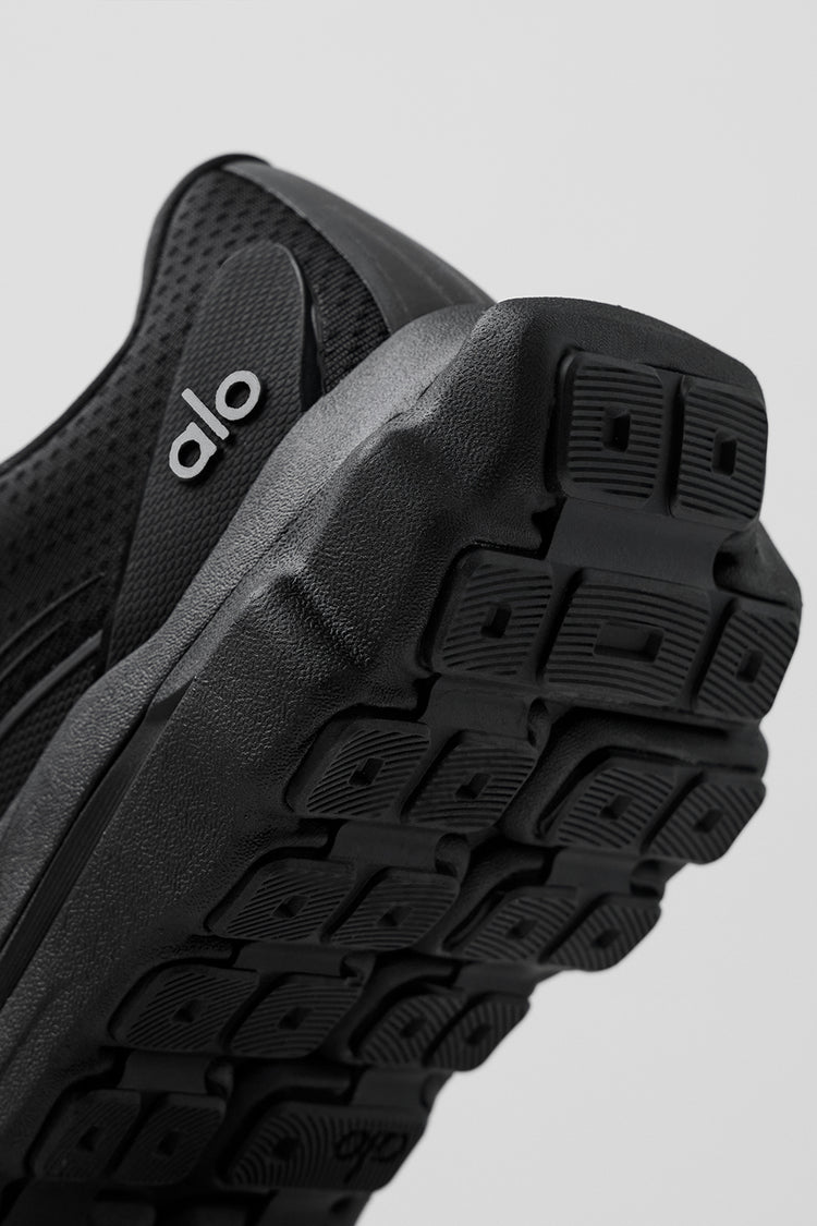 ALO YOGA Alo Runner " Black"