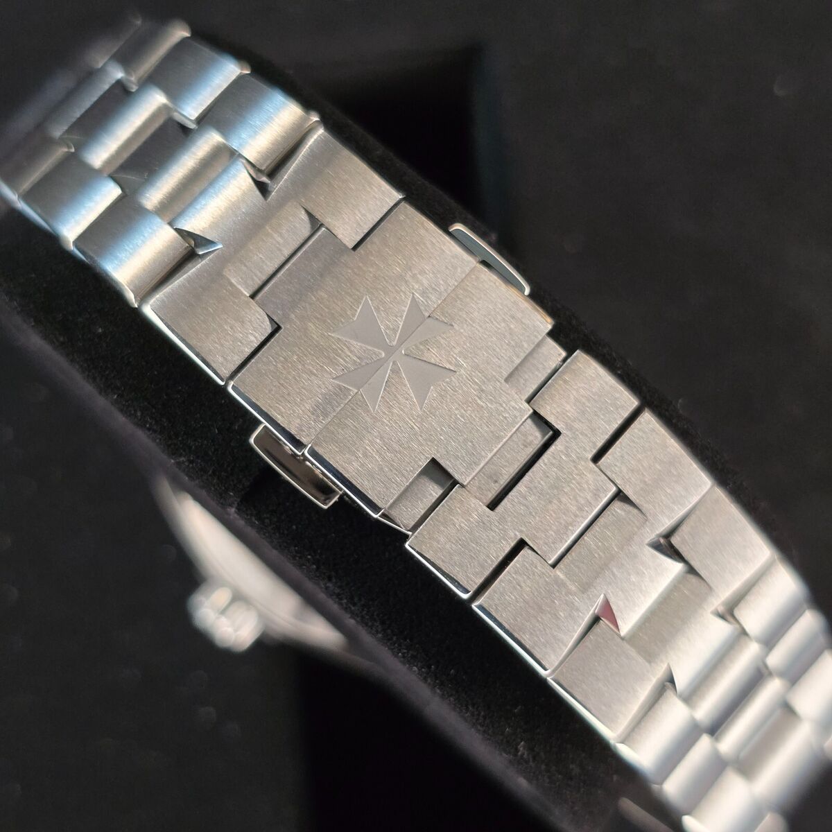 MINT VACHERON CONSTANTIN OVERSEAS 41MM BLACK DIAL