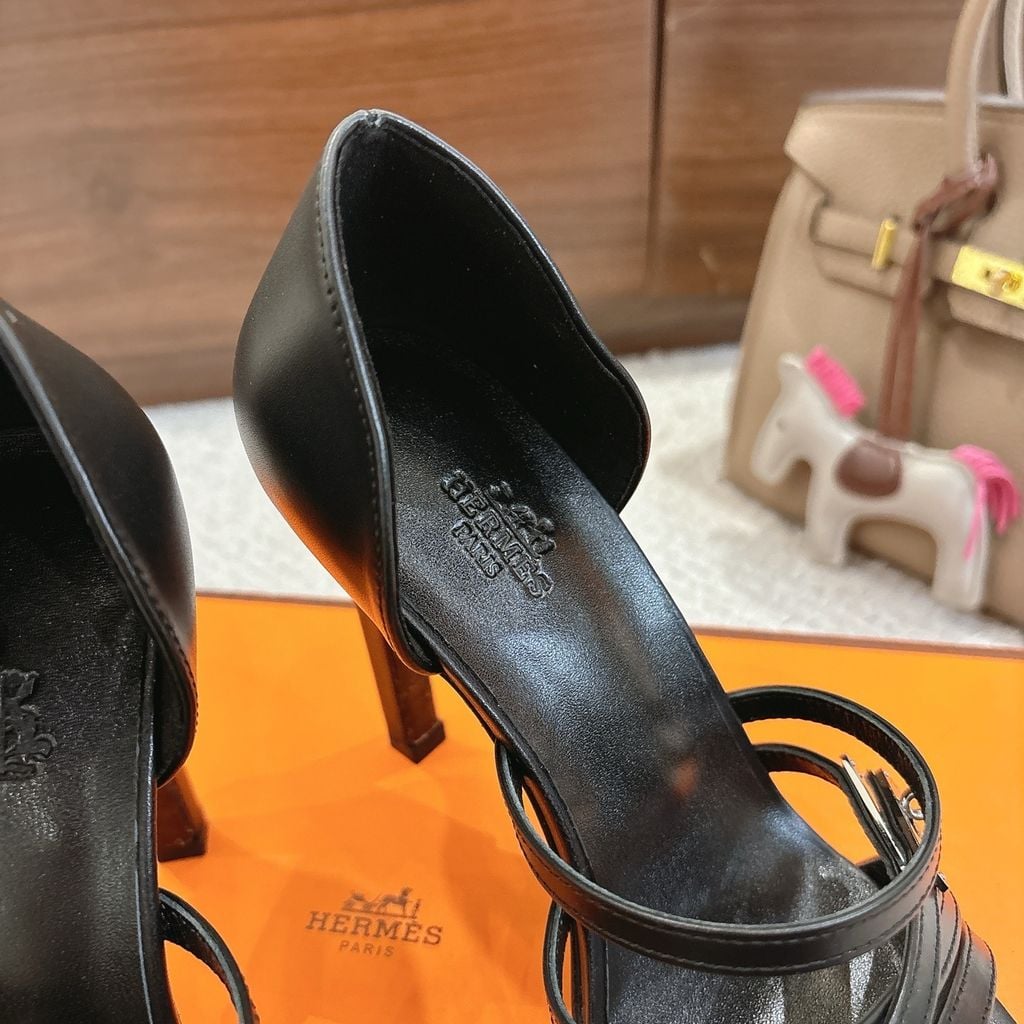 Hermés Lipstick 105 Sandals Black