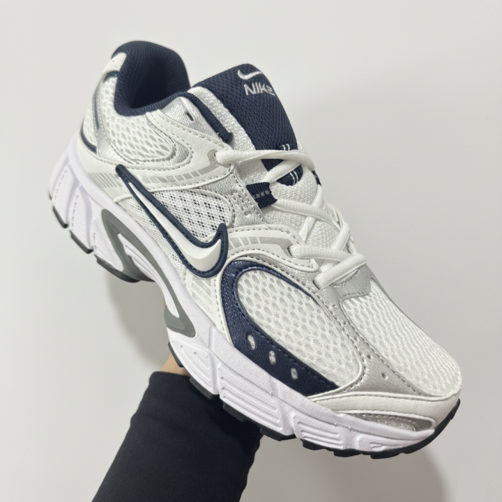 Nike V5 RNR, "Metallic Silver/Midnight Navy"