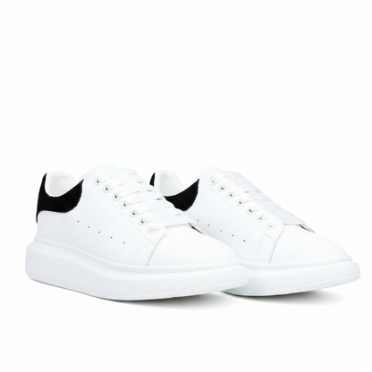 ALEXANDER MCQUEEN 
BLACK/WHITE’