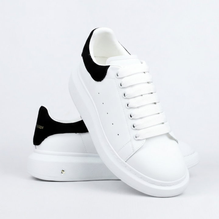 ALEXANDER MCQUEEN 
BLACK/WHITE’