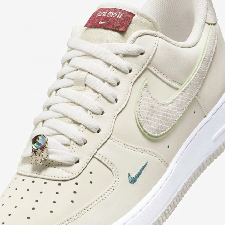 Nike Air Force Sneakers Low 1
"White"