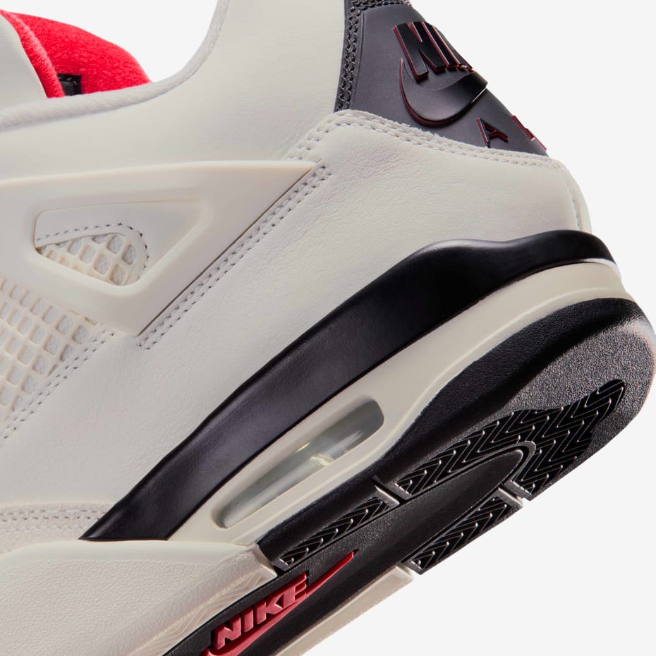 Air Jordan 4 "Flight Club"
Sail and Black