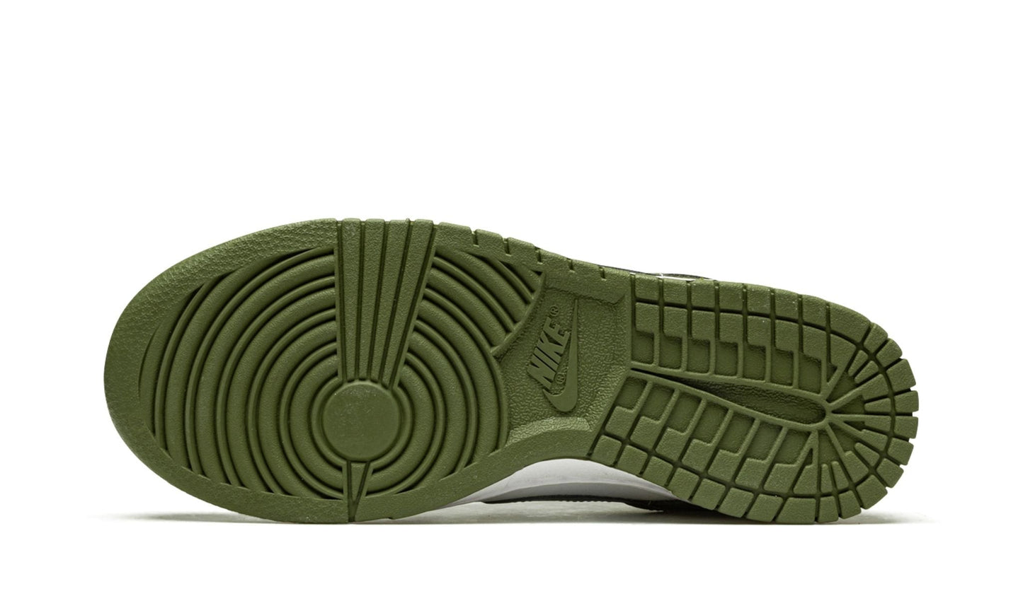NIKE SB DUNK LOW "Medium Olive"