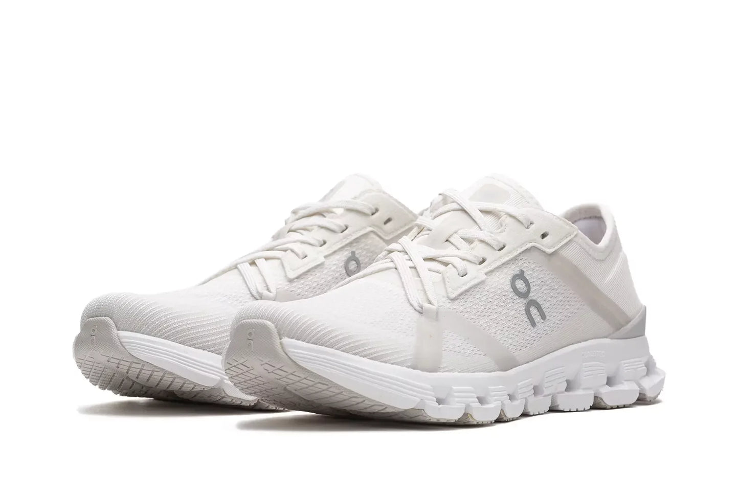 On Running Cloud X 4 AD White Wolf