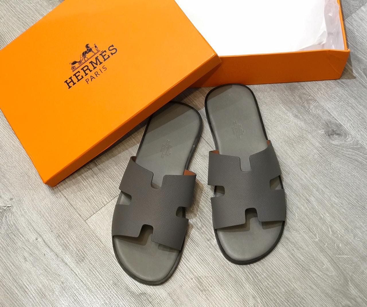 Hermès Izmir Sandal – Charcoal Grey Epsom Calfskin