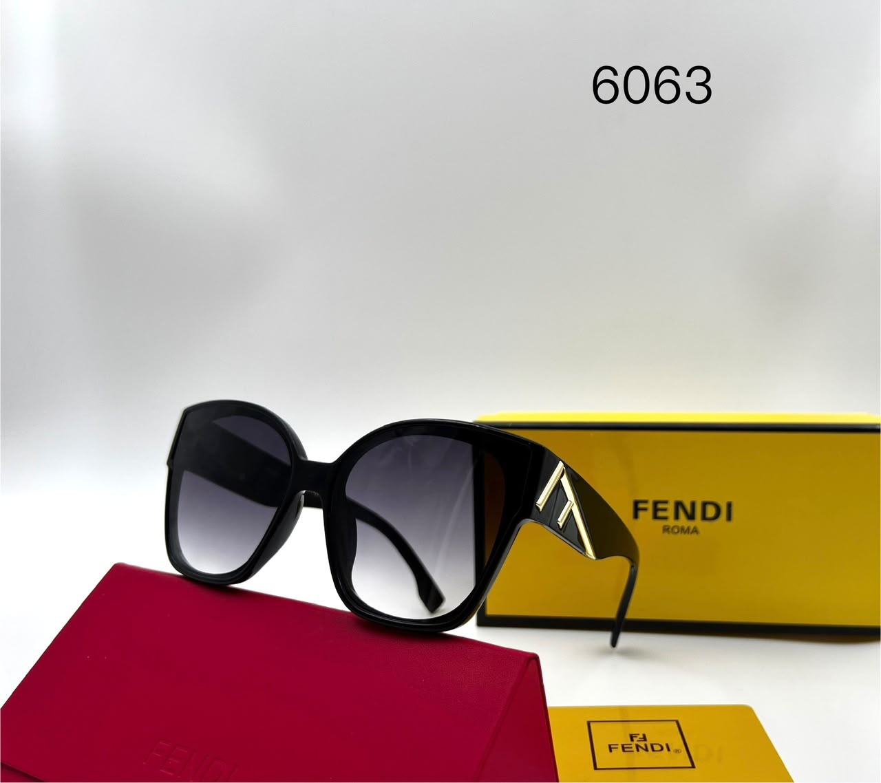 Fendi First Oversized Gradient Square Sunglasses in Black